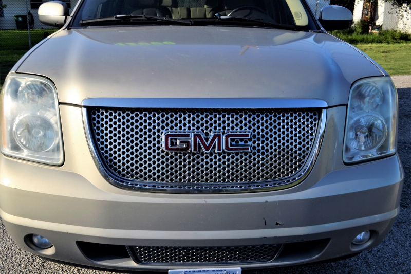 automobile-SOLLIES PONT-min_gmc-yukon-truck-grill-2828425